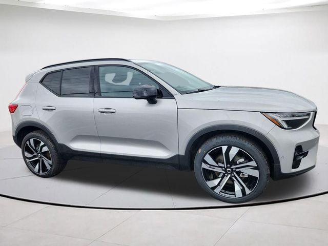2025 Volvo XC40 Plus Dark Theme