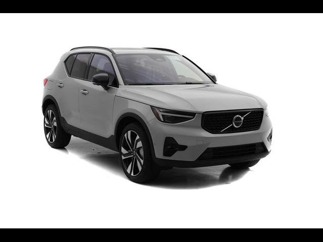 2025 Volvo XC40 Plus Dark Theme