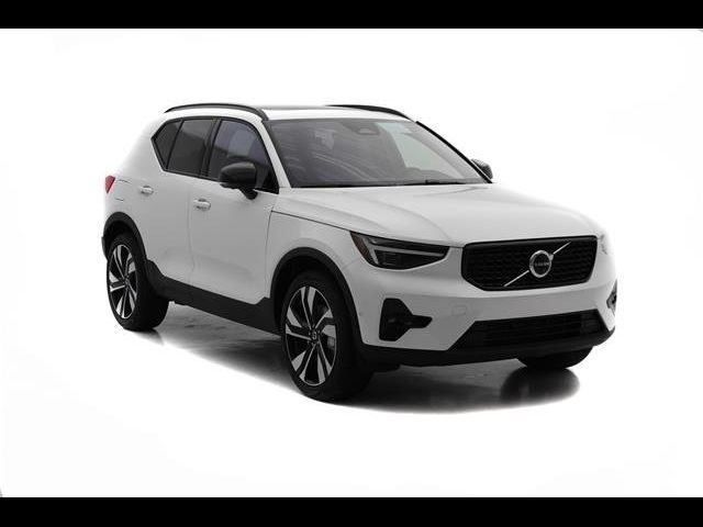 2025 Volvo XC40 Plus Dark Theme