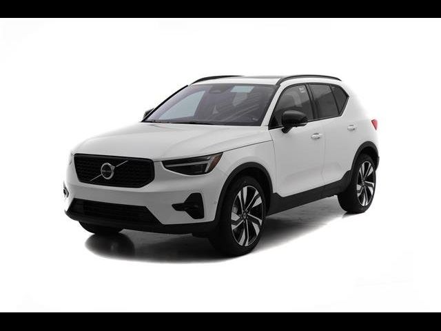 2025 Volvo XC40 Plus Dark Theme