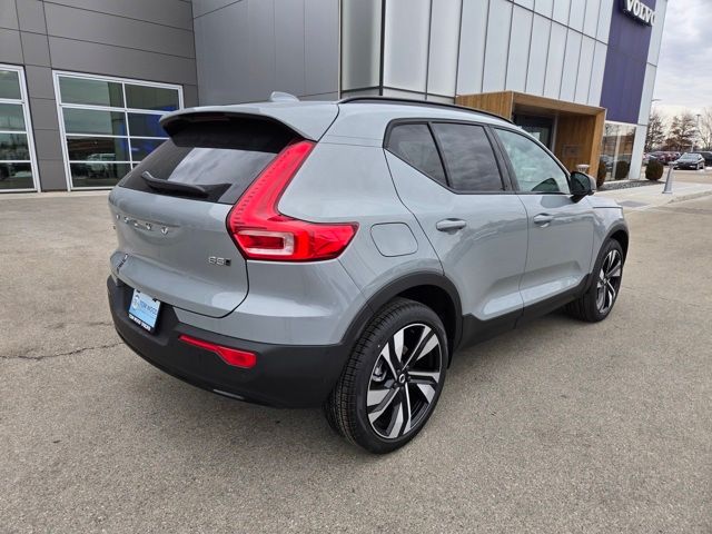 2025 Volvo XC40 Plus Dark Theme