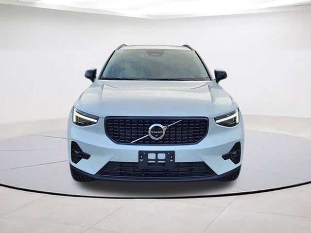 2025 Volvo XC40 Plus Dark Theme