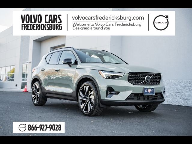 2025 Volvo XC40 Plus Dark Theme