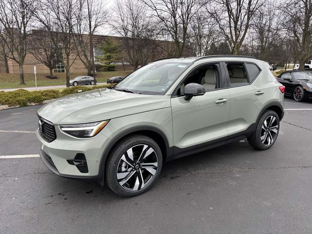 2025 Volvo XC40 Plus Dark Theme