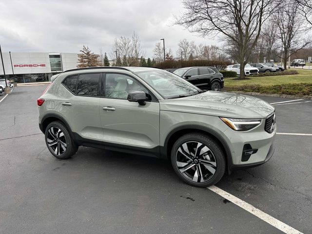 2025 Volvo XC40 Plus Dark Theme