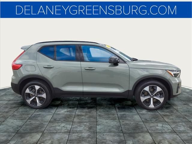 2025 Volvo XC40 Plus Dark Theme