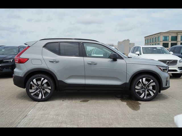 2025 Volvo XC40 Plus Dark Theme