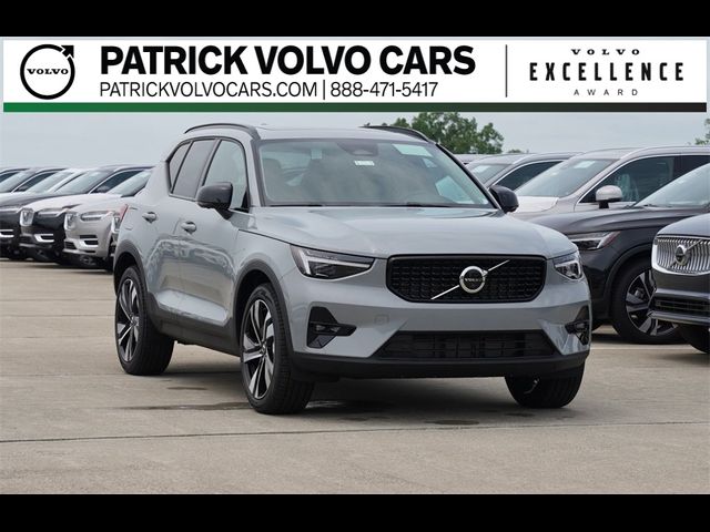 2025 Volvo XC40 Plus Dark Theme