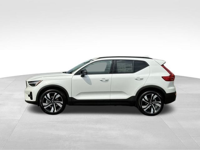 2025 Volvo XC40 Plus Dark Theme