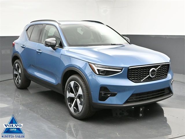 2025 Volvo XC40 Plus Dark Theme