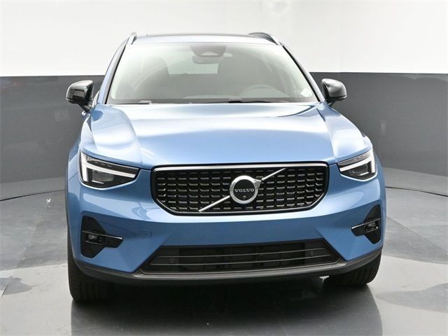 2025 Volvo XC40 Plus Dark Theme