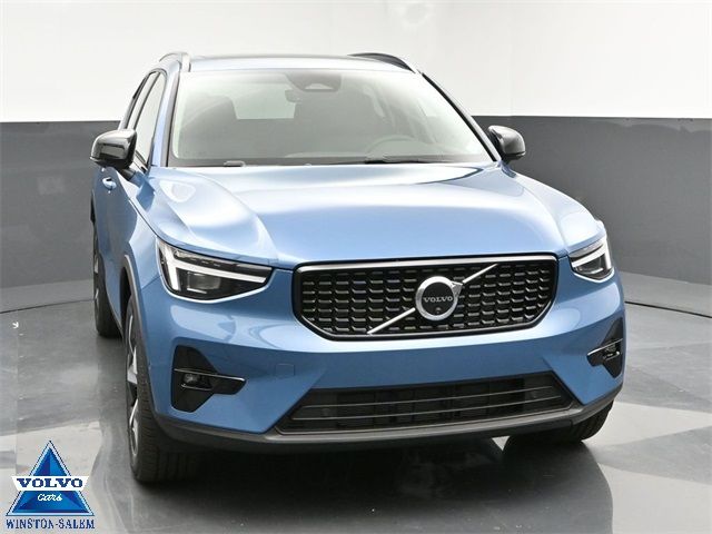 2025 Volvo XC40 Plus Dark Theme