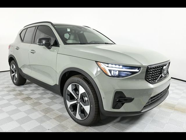 2025 Volvo XC40 Plus Dark Theme