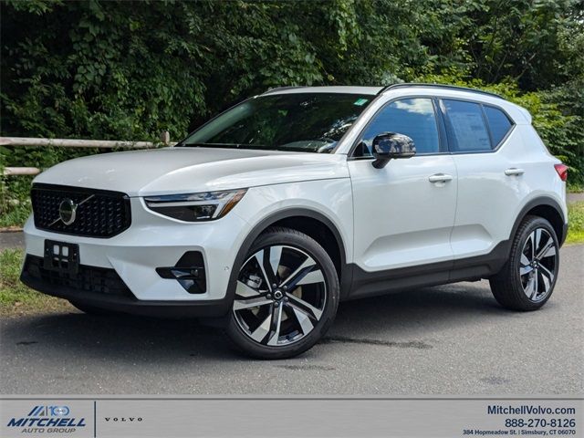 2025 Volvo XC40 Plus Dark Theme