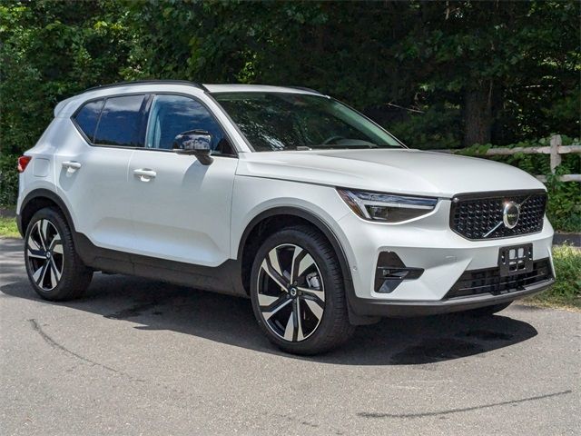 2025 Volvo XC40 Plus Dark Theme