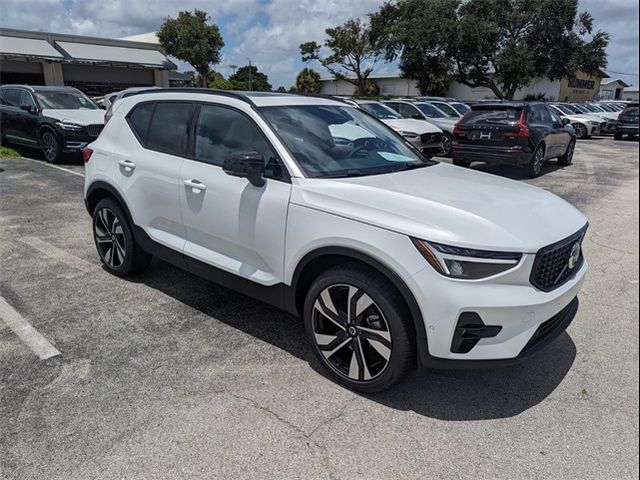 2025 Volvo XC40 Plus Dark Theme