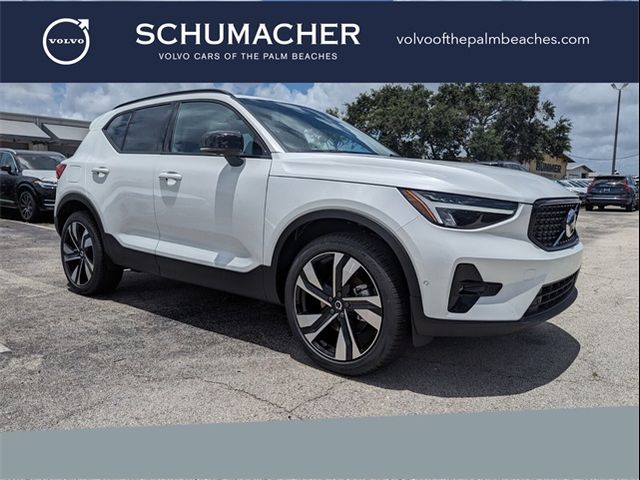 2025 Volvo XC40 Plus Dark Theme