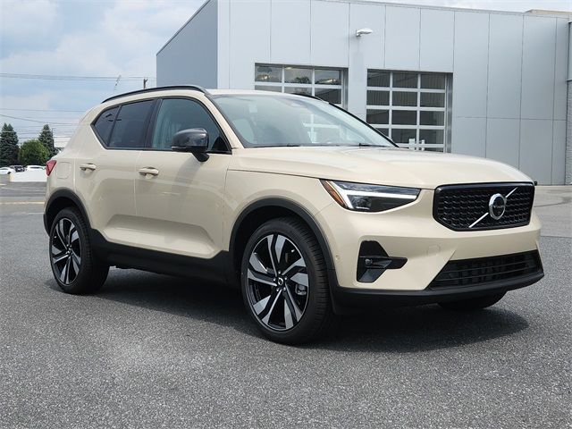 2025 Volvo XC40 Plus Dark Theme