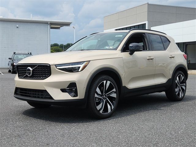 2025 Volvo XC40 Plus Dark Theme