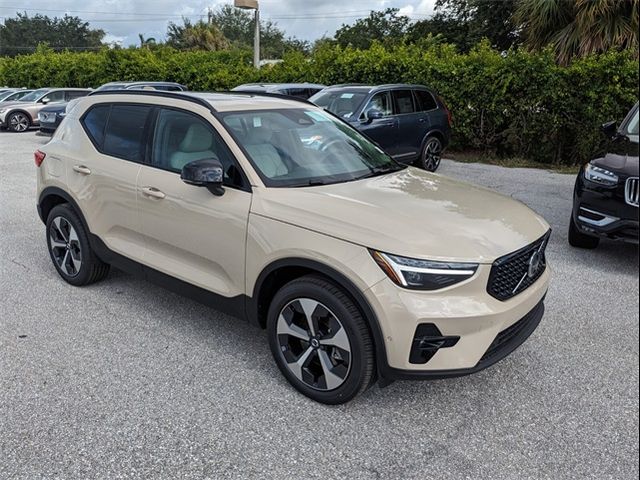 2025 Volvo XC40 Plus Dark Theme