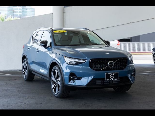 2025 Volvo XC40 Plus Dark Theme