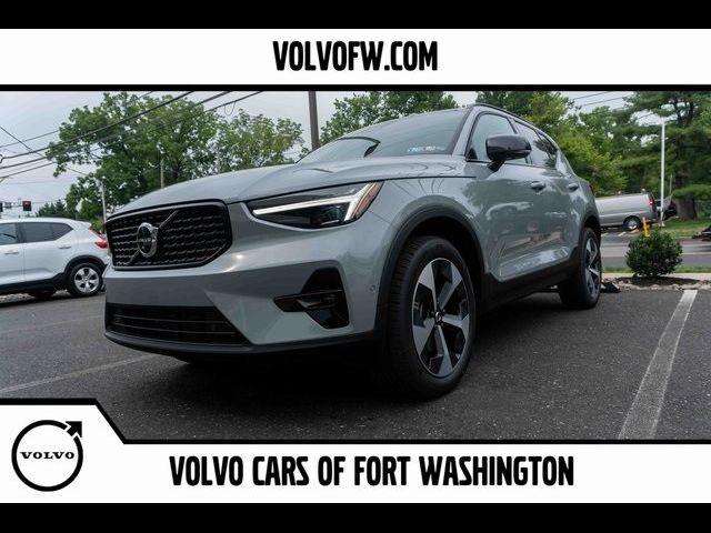 2025 Volvo XC40 Plus Dark Theme