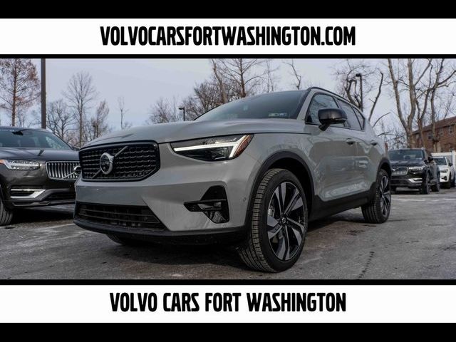 2025 Volvo XC40 Plus Dark Theme