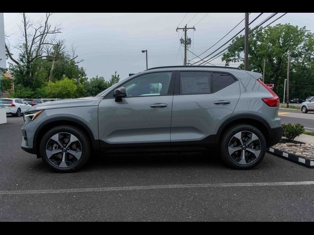 2025 Volvo XC40 Plus Dark Theme