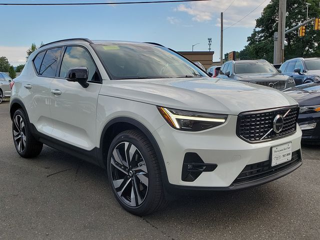 2025 Volvo XC40 Plus Dark Theme