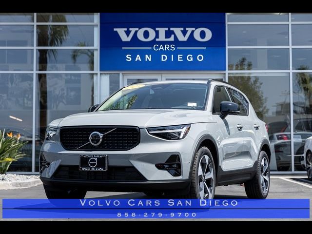 2025 Volvo XC40 Plus Dark Theme