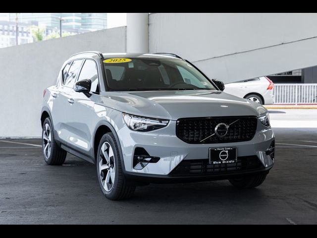 2025 Volvo XC40 Plus Dark Theme