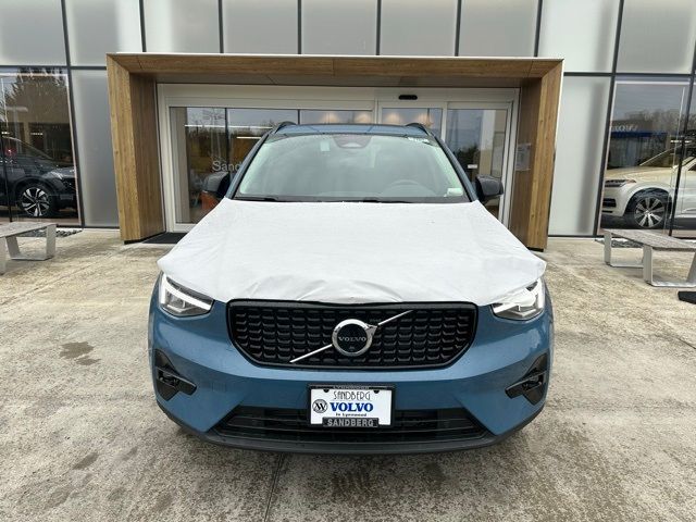 2025 Volvo XC40 Plus Dark Theme