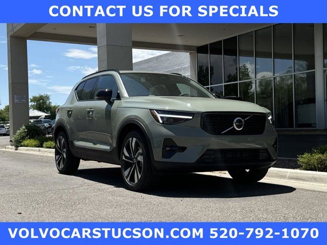 2025 Volvo XC40 Plus Dark Theme