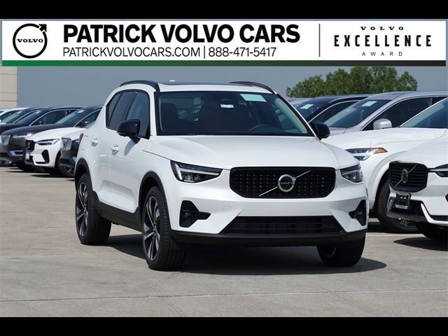 2025 Volvo XC40 Plus Dark Theme