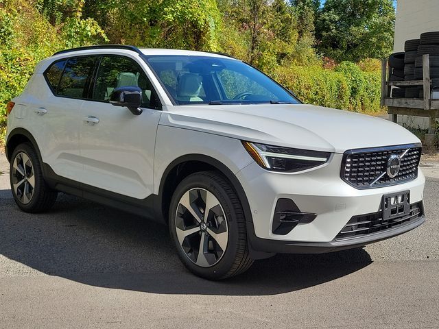 2025 Volvo XC40 Plus Dark Theme