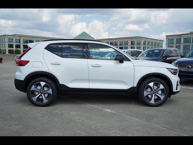 2025 Volvo XC40 Plus Dark Theme