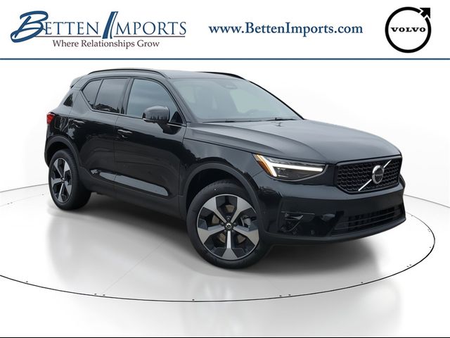 2025 Volvo XC40 Plus Dark Theme