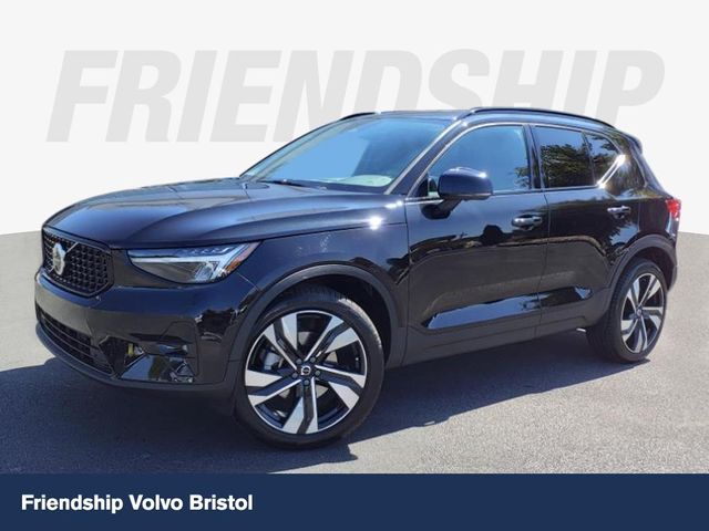 2025 Volvo XC40 Plus Dark Theme