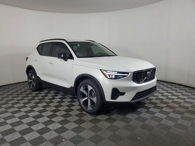 2025 Volvo XC40 Plus Dark Theme