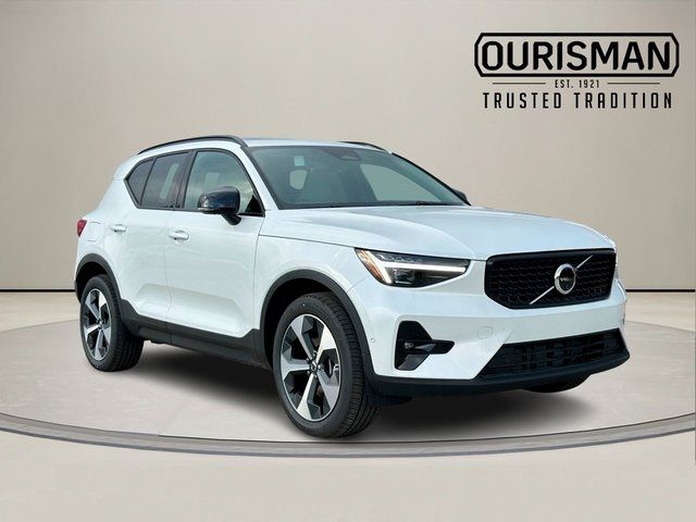 2025 Volvo XC40 Plus Dark Theme