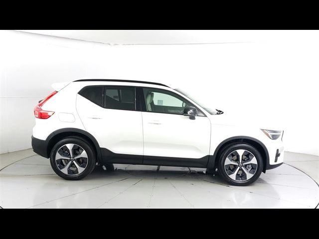 2025 Volvo XC40 Plus Dark Theme