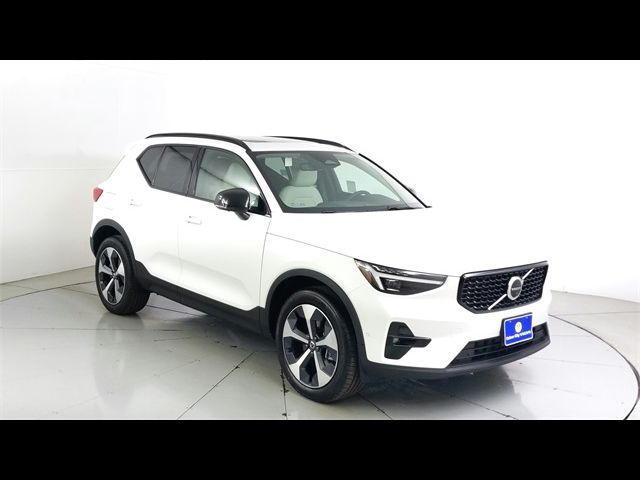 2025 Volvo XC40 Plus Dark Theme