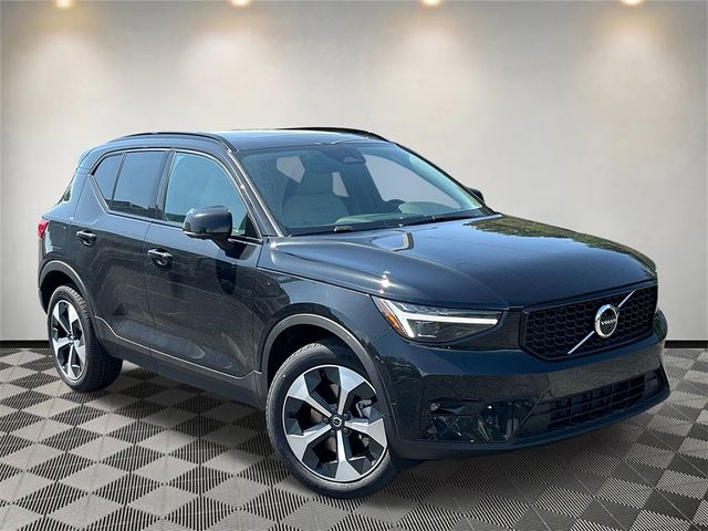 2025 Volvo XC40 Plus Dark Theme