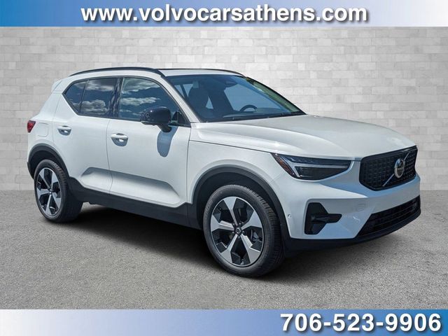 2025 Volvo XC40 Plus Dark Theme