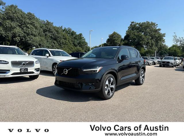 2025 Volvo XC40 Plus Dark Theme