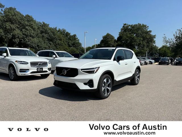 2025 Volvo XC40 Plus Dark Theme