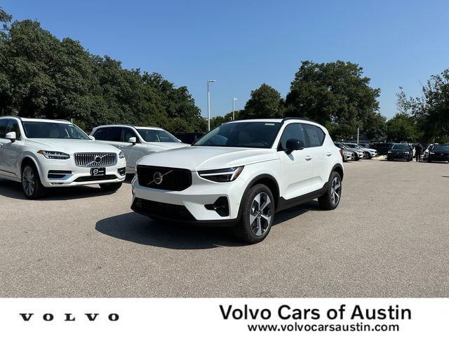 2025 Volvo XC40 Plus Dark Theme