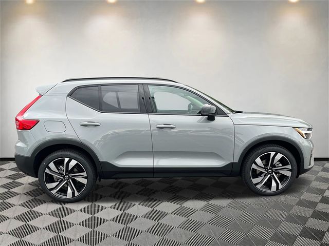 2025 Volvo XC40 Plus Dark Theme