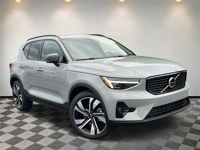 2025 Volvo XC40 Plus Dark Theme