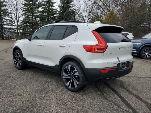 2025 Volvo XC40 Plus Dark Theme